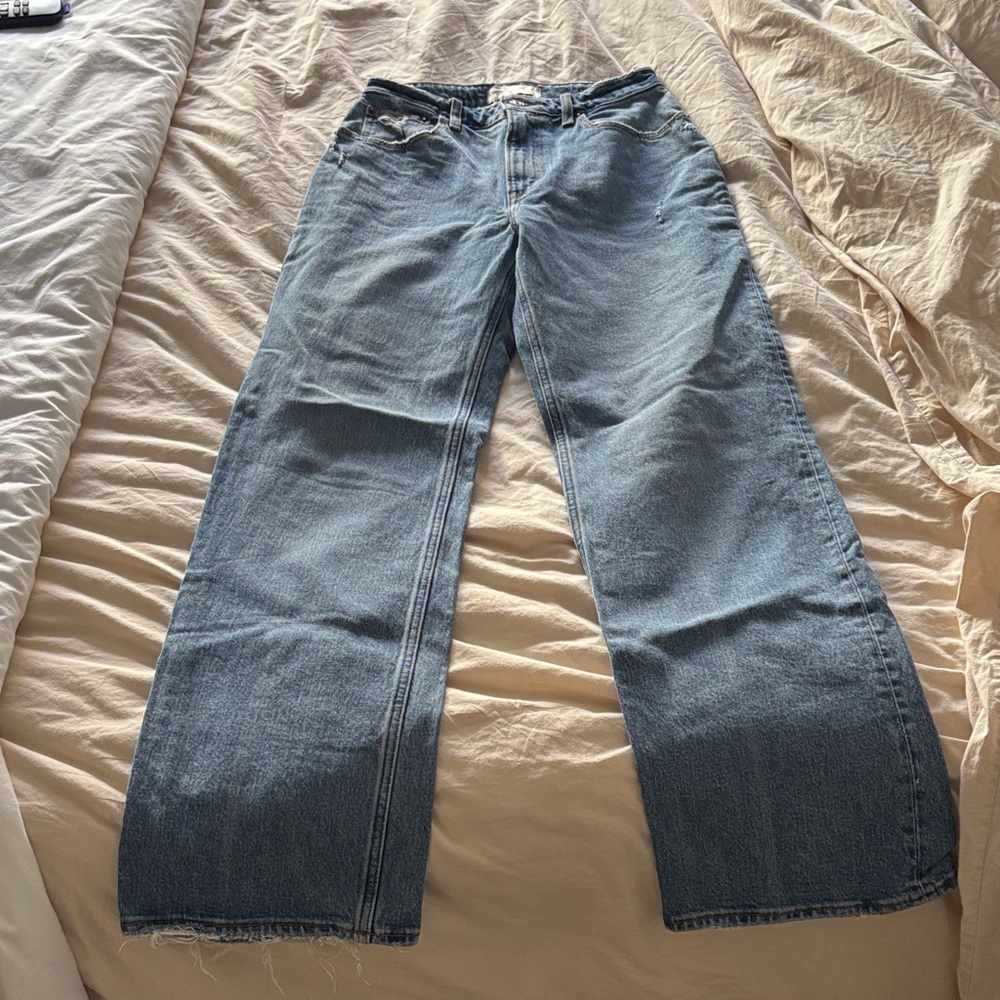 Abercrombie & Fitch The 90s Relaxed Jean High Rise Curve Love